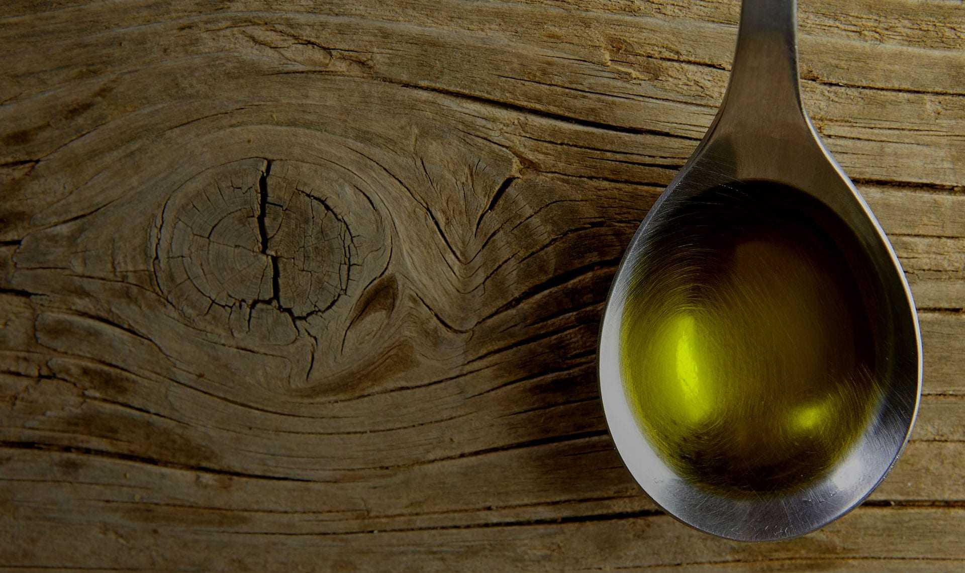 consuming-half-a-tablespoon-of-olive-oil-per-day-improves-heart-health